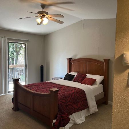 Lovely 1-Bedroom Townhome With Nice Amenities 휴스턴 외부 사진